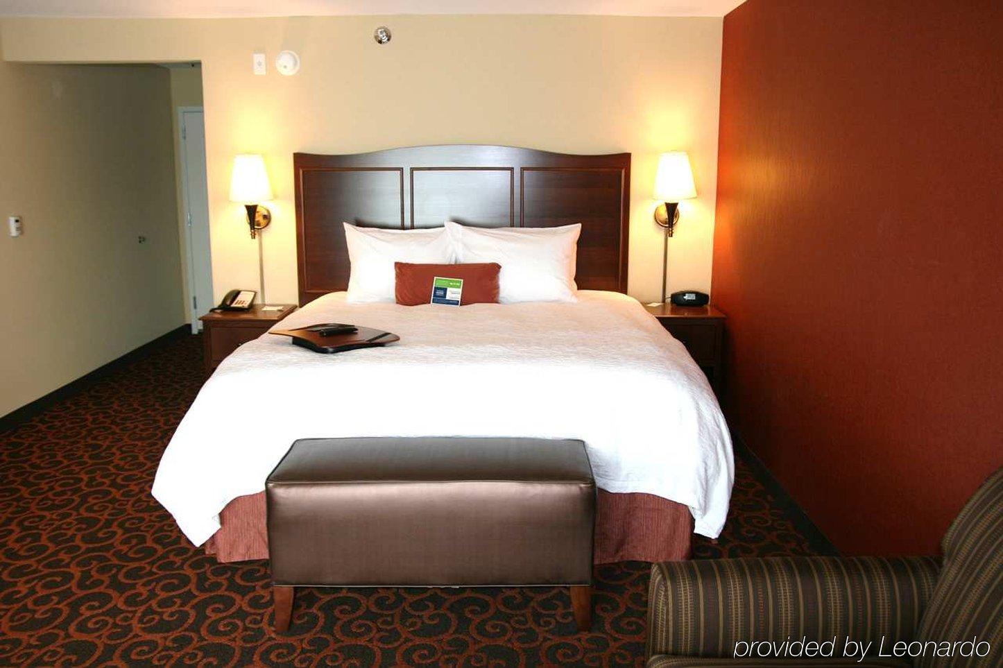 Hampton Inn & Suites Watertown Habitación foto